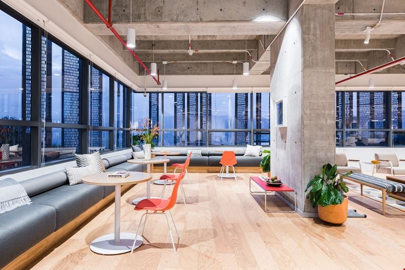 Km 5 Av. Las Palmas Coworking