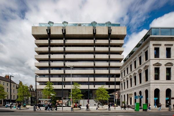 One Central Plaza Exterior