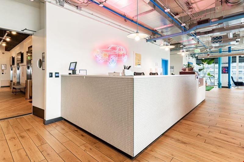 615 S College St Reception